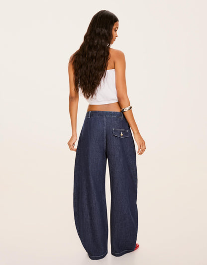 Low-Rise Twisted Jeans