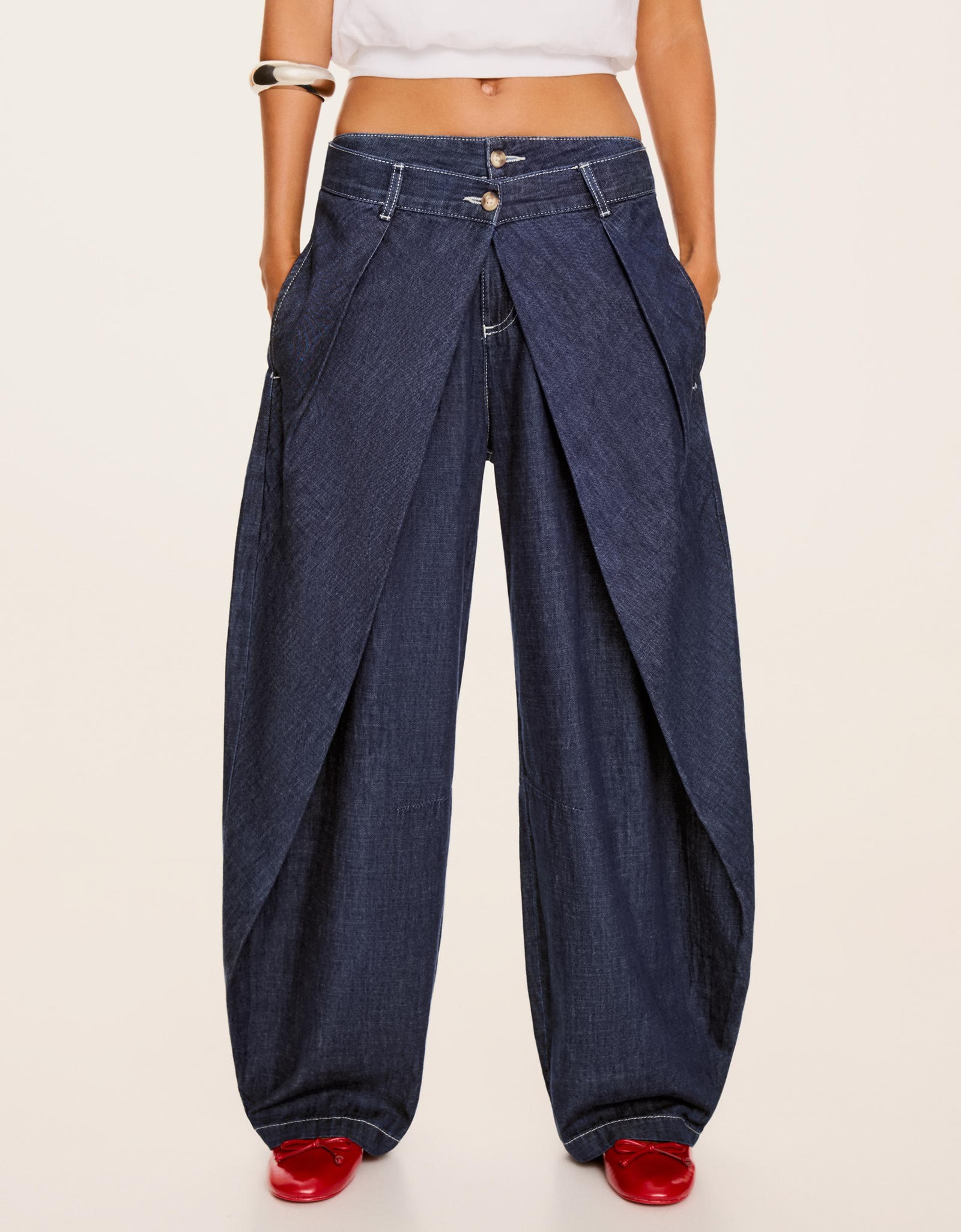 Low-Rise Twisted Jeans